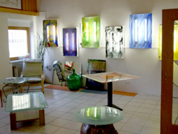 Die Firma Glas & Design Uwe Vogel in Pegnitz ist eine Kunstglaserei die sich auf die Verarbeitung von Glas aller Art spezialisiert hat.